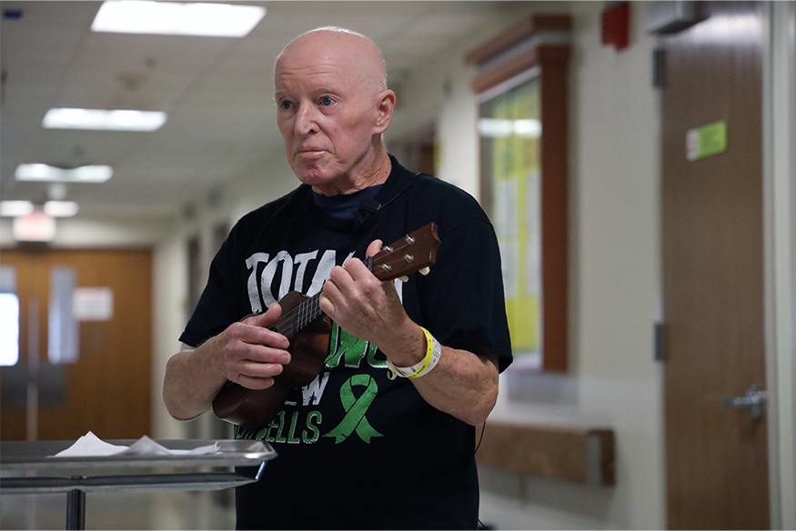 Michael Stigall playing ukulele during his discharge day