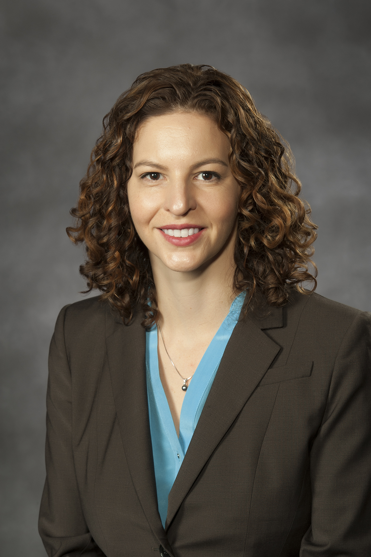 McGuire_Kandace_4x6_suit